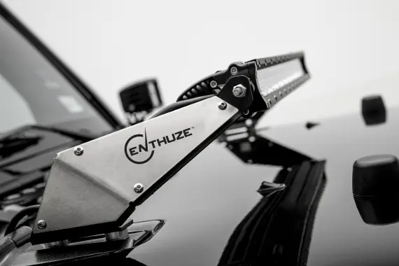 Support d'éclairage de capot Enthuze - image principale du produit